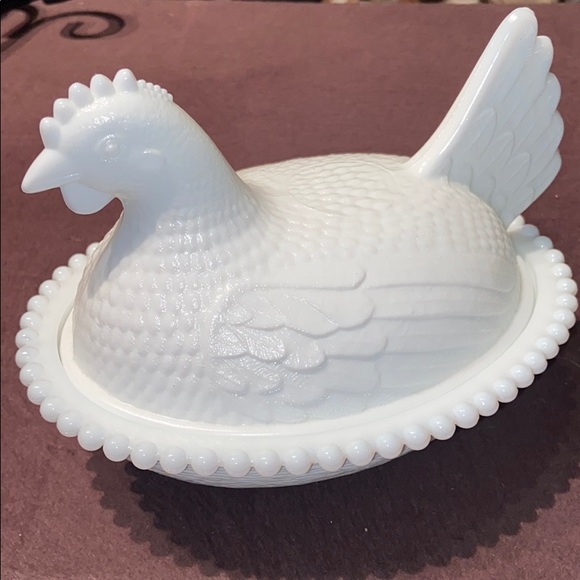 Lot of 2 Milk Glasses of Hens on a Nest - Picture 4 of 16